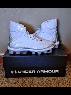 Under Armour Unisex kids Highlight Franchise Jr Football Cleats size 4Y